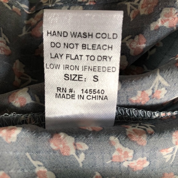 Vanilla Bay sheer top. Size small. And size large - Picture 7 of 9